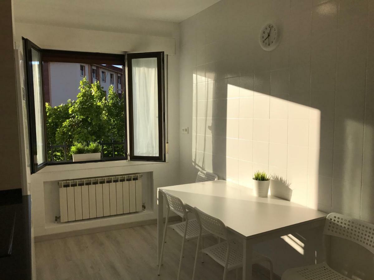 Lindux Apart Pamplona Buitenkant foto